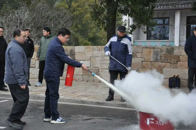 b4d5db406f27258f91ca31a8c1804d12 imgi_7_640.jpg